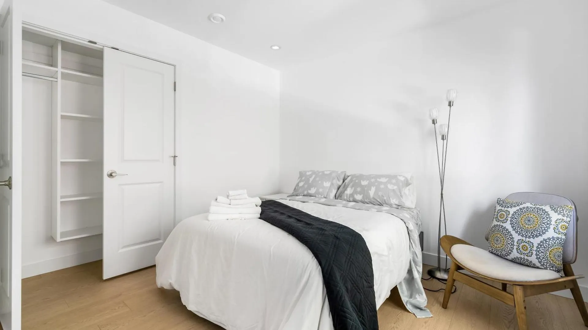 Charming 2-Bd Retreat In The Heart Of Vancouver 0*,